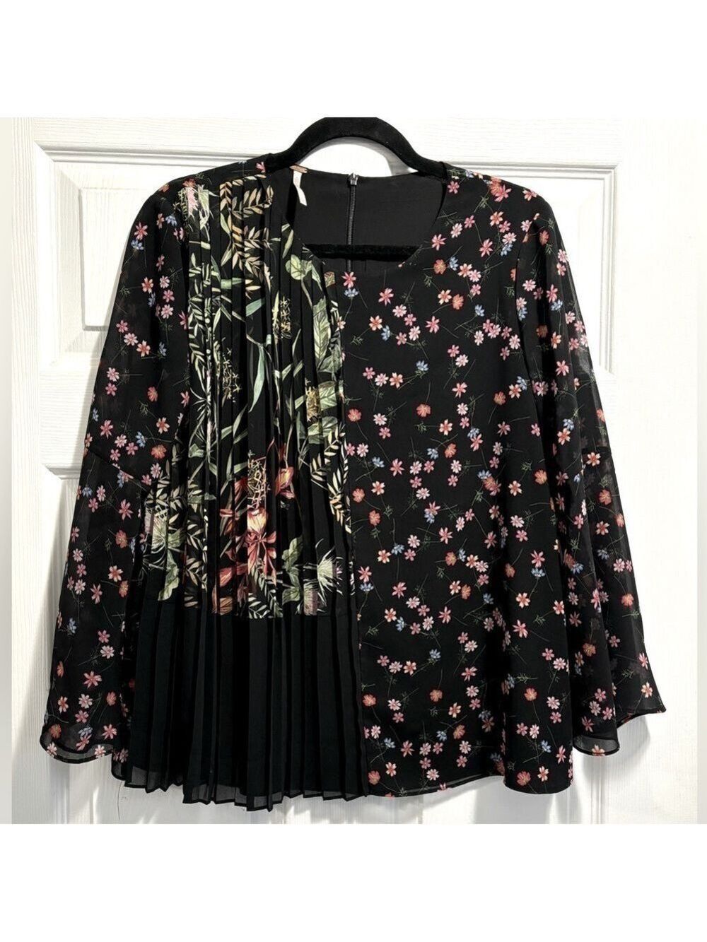 FREE PEOPLE Floral Pleated Black Blouse Lined Back Zip Size Large